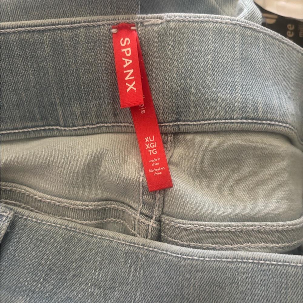 SPANX Pull-on High Rise Flare Jeans || Light Wash || Size Large - Picture 9 of 9